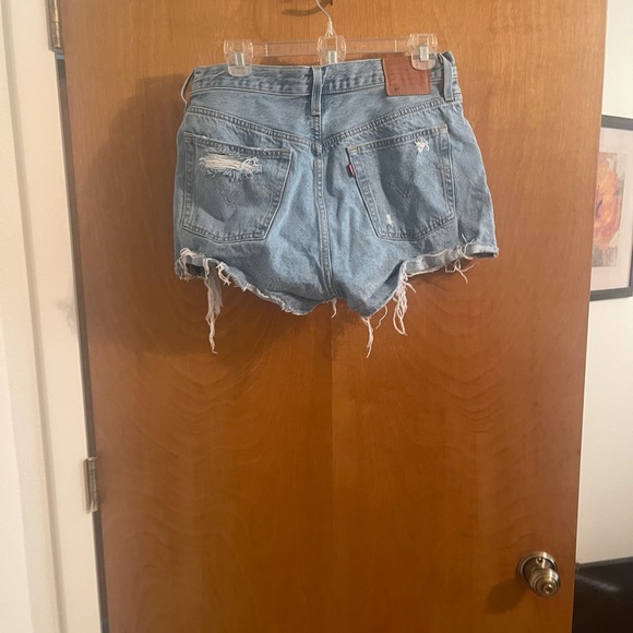 Levi’s 501 Light-wash Shorts - Picture 6 of 6
